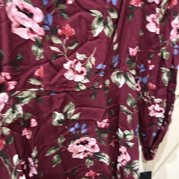 NWT Bebe floral flirty dress. Size small - Picture 3 of 7